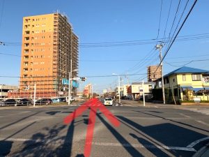 赤塚駅南口前の交差点を直進